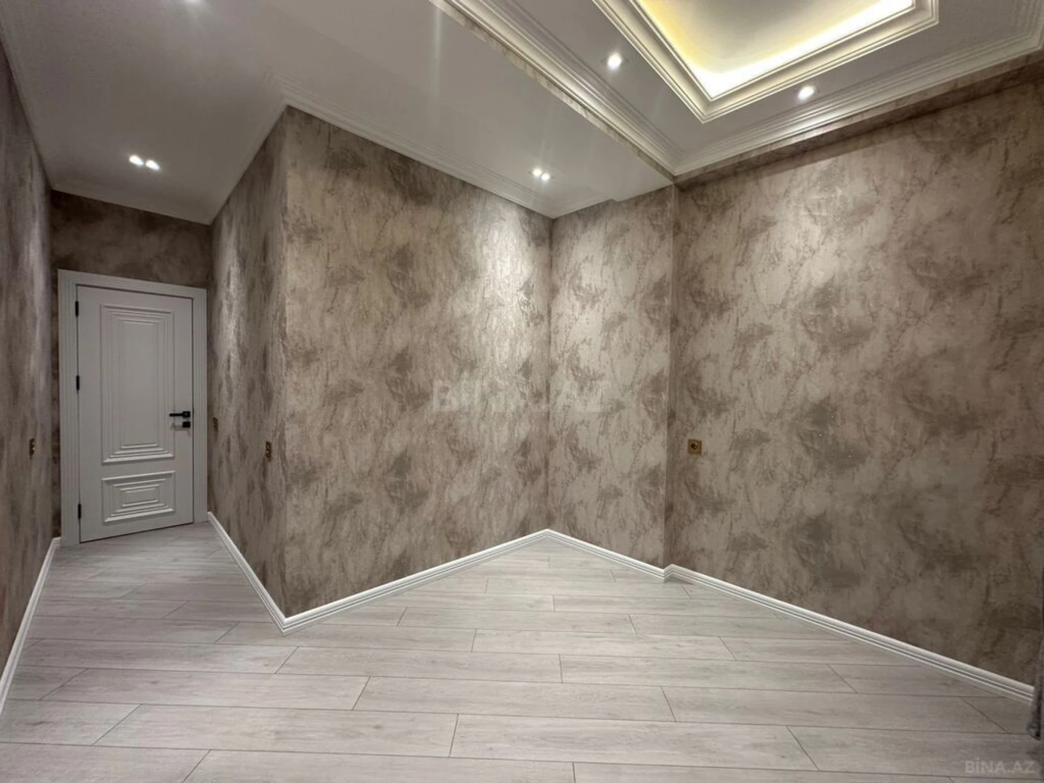 Satılır 3 otaqlı mənzil 105 m²