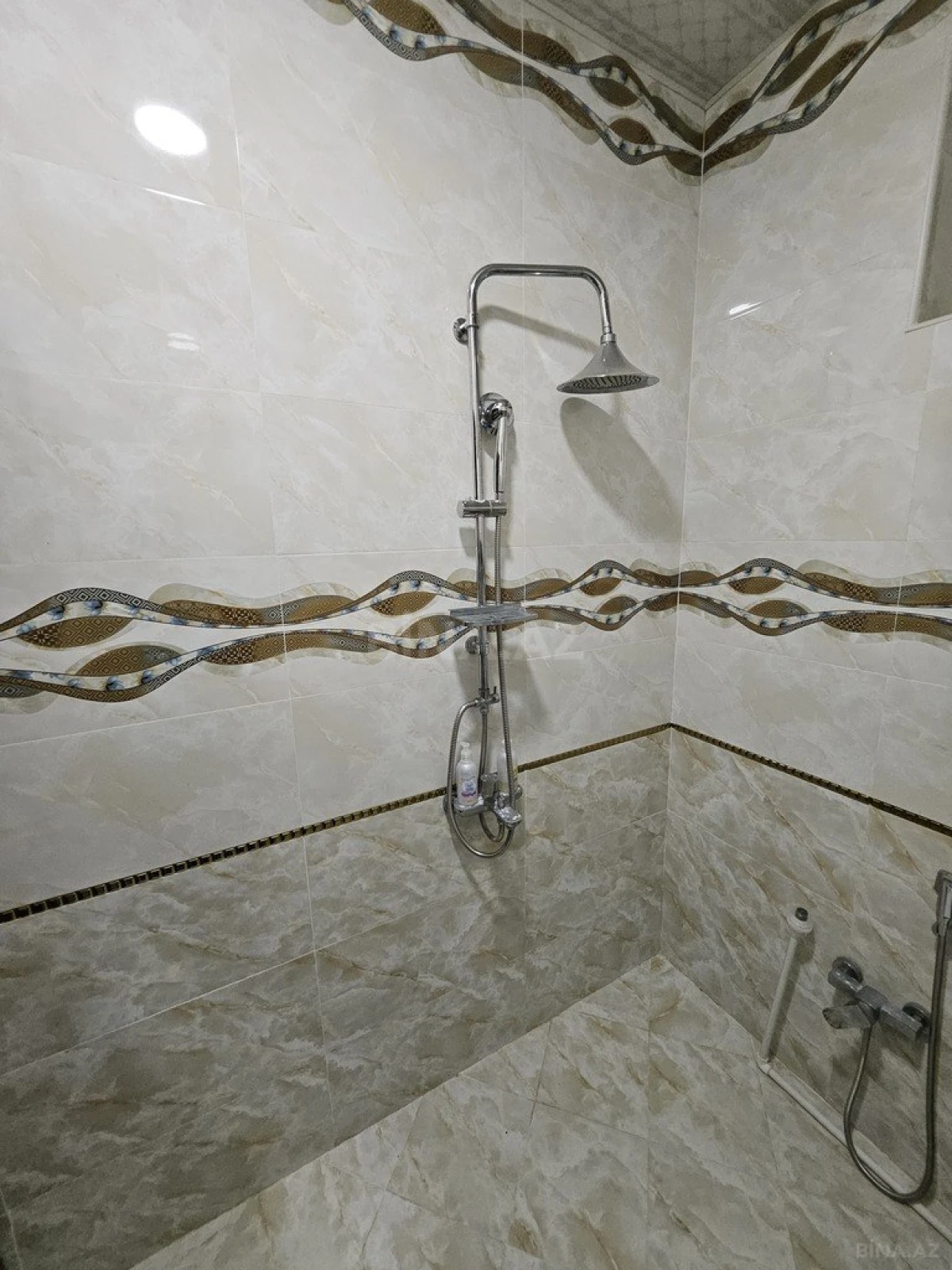 Satılır 6 otaqlı həyət evi 174 m²