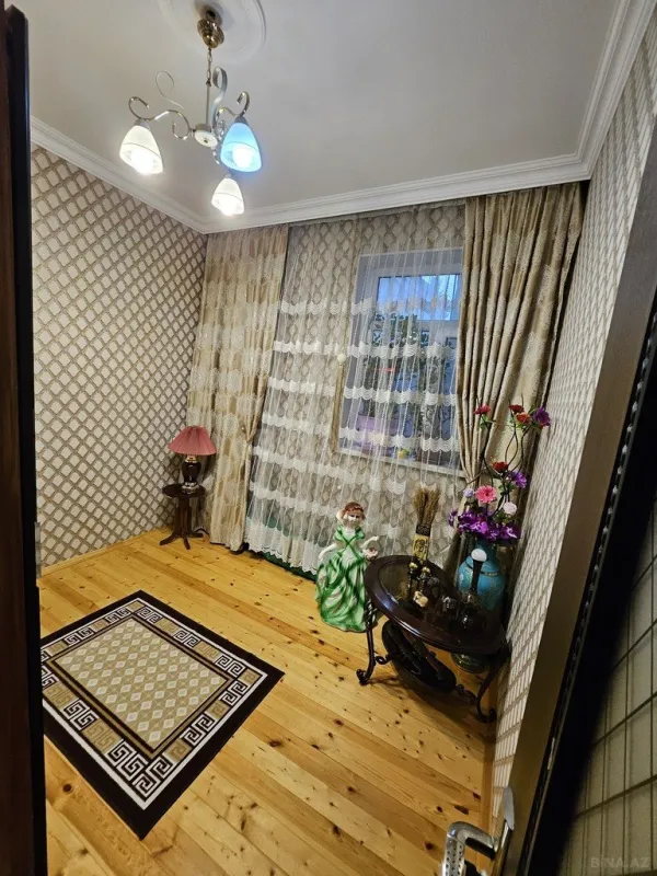 Satılır 6 otaqlı həyət evi 174 m²