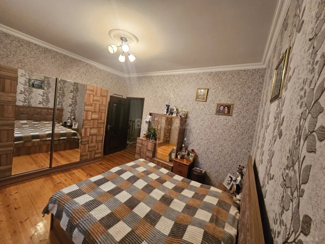 Satılır 6 otaqlı həyət evi 174 m²