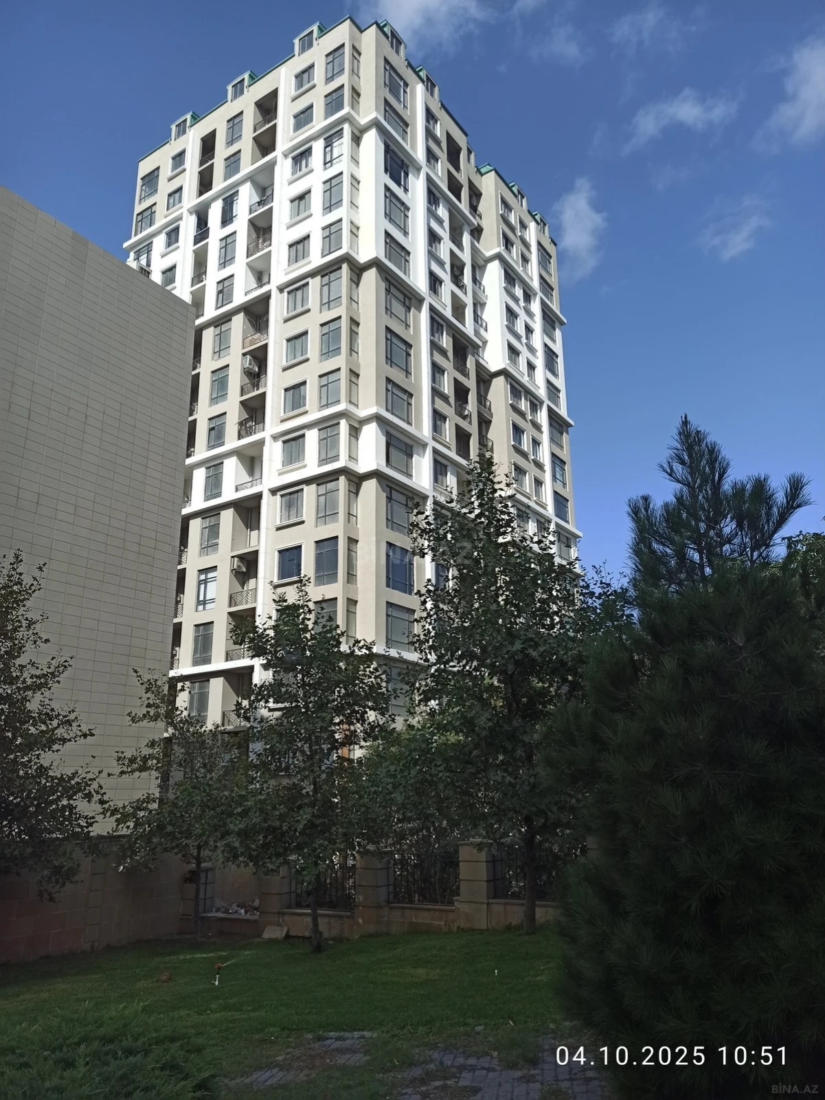 Satılır 2 otaqlı mənzil 72 m²