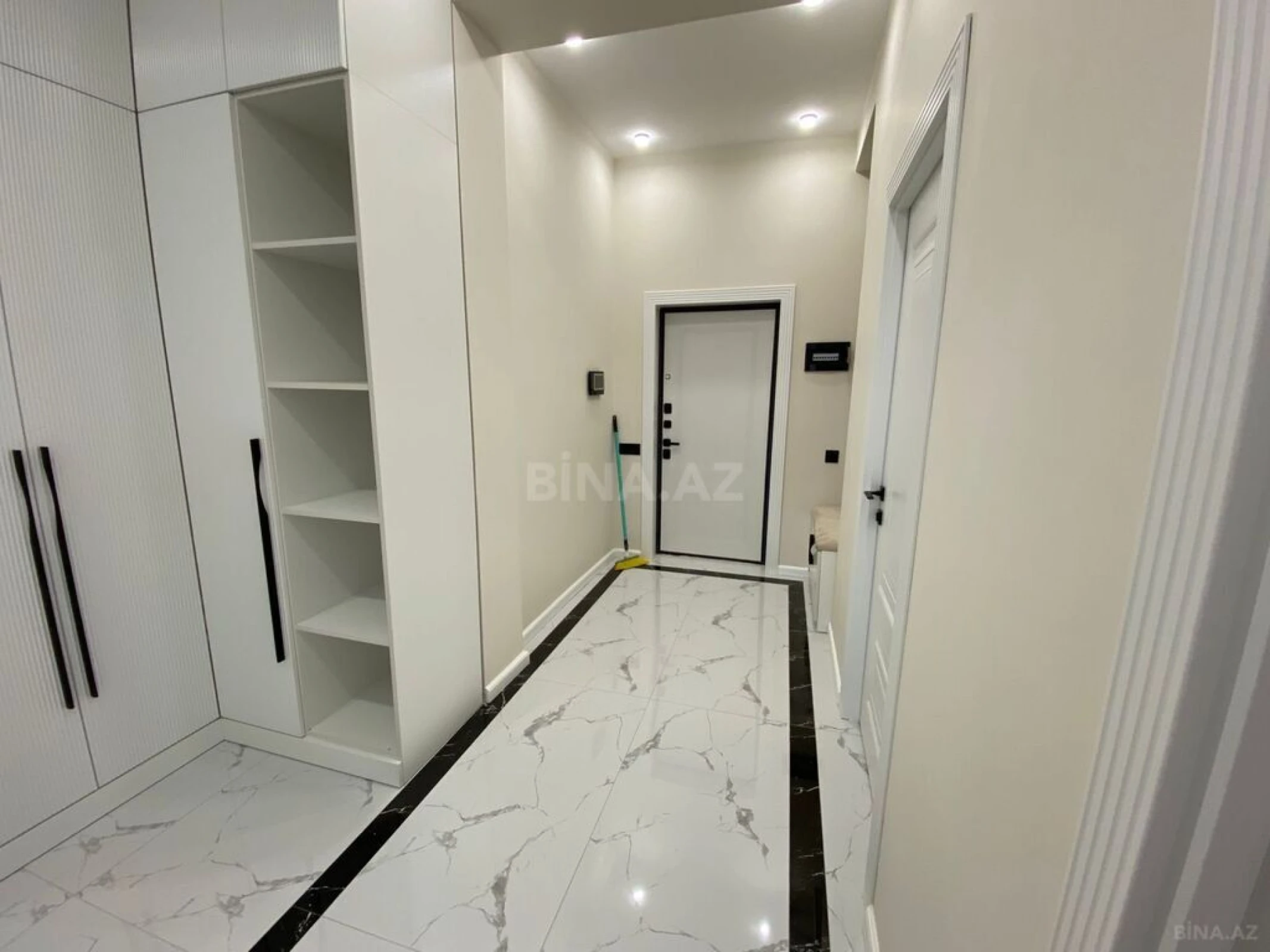 Satılır 3 otaqlı mənzil 107 m²