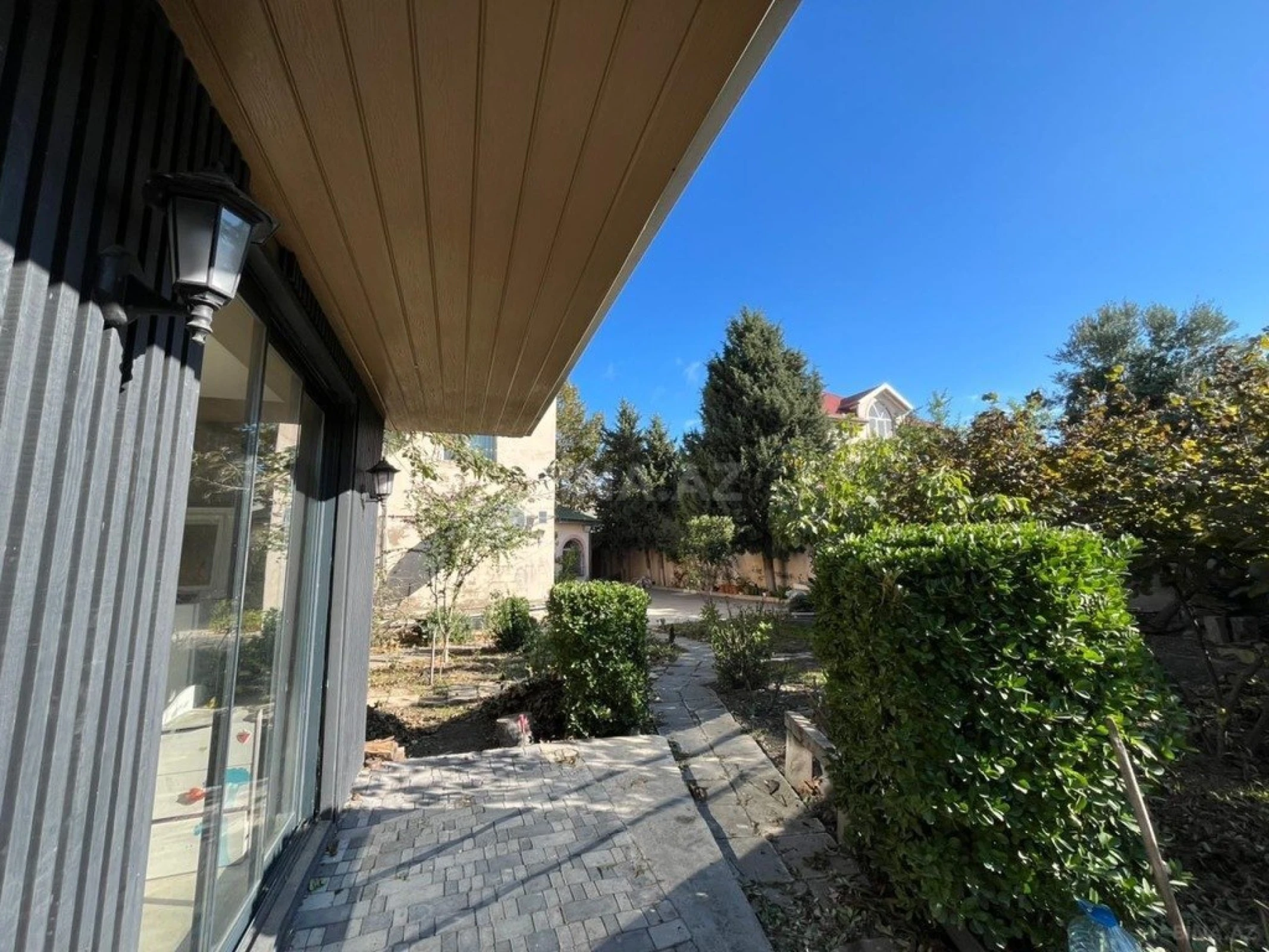 Satılır 7 otaqlı həyət evi 300 m²