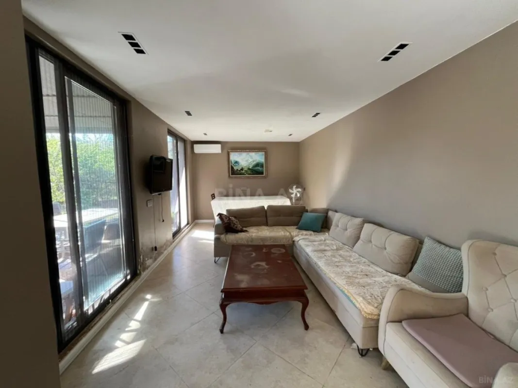 Satılır 7 otaqlı həyət evi 300 m²