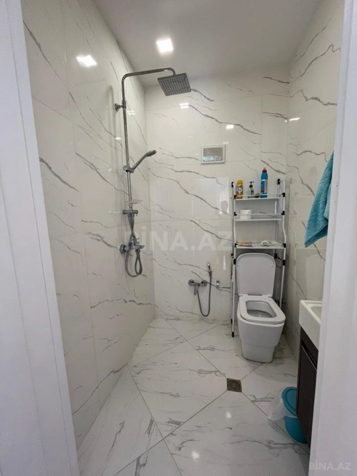 Satılır 7 otaqlı həyət evi 300 m²