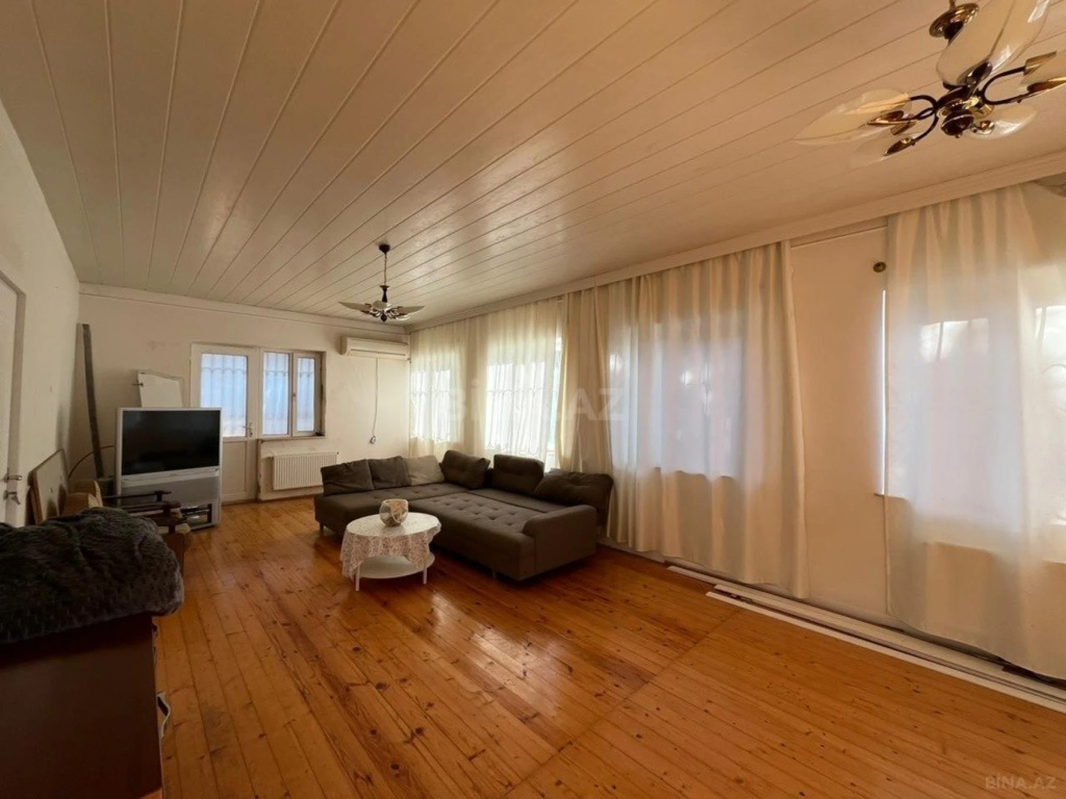 Satılır 7 otaqlı həyət evi 300 m²