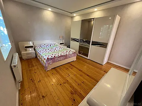 Satılır 7 otaqlı həyət evi 300 m²
