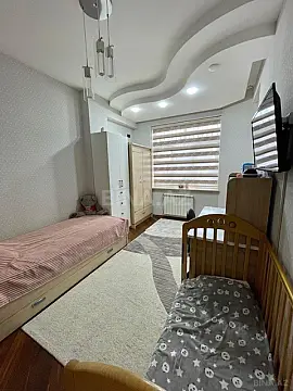 Satılır 3 otaqlı mənzil 121 m²