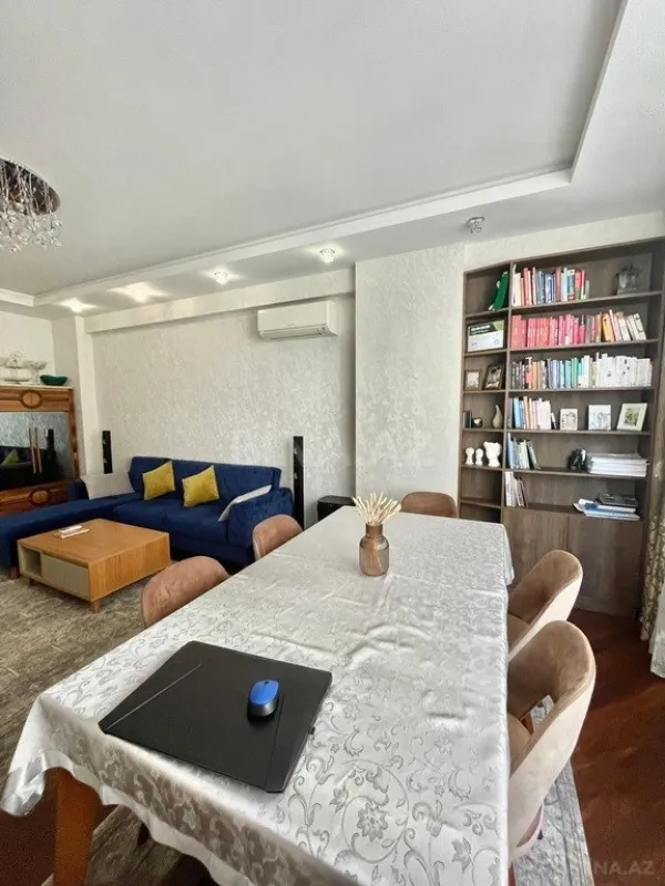 Satılır 3 otaqlı mənzil 121 m²