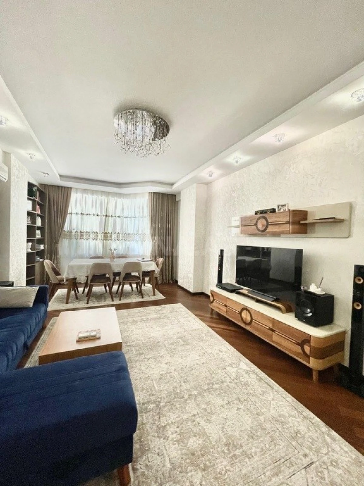 Satılır 3 otaqlı mənzil 121 m²