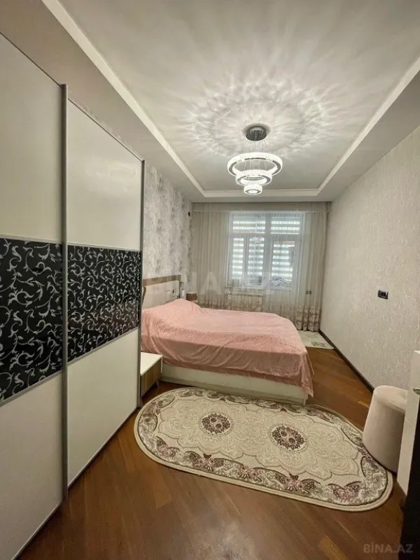 Satılır 3 otaqlı mənzil 121 m²