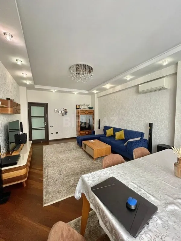 Satılır 3 otaqlı mənzil 121 m²