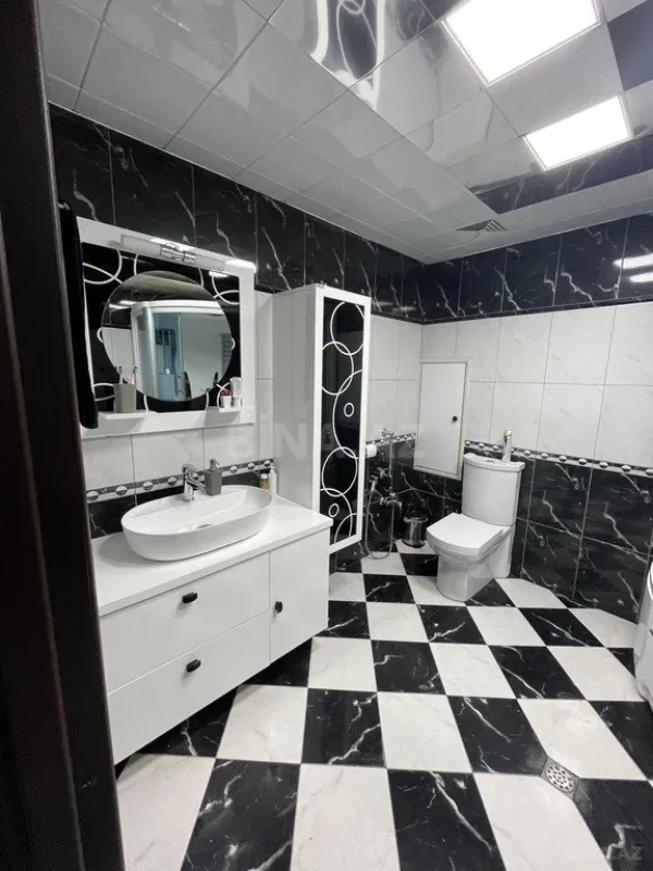 Satılır 3 otaqlı mənzil 121 m²