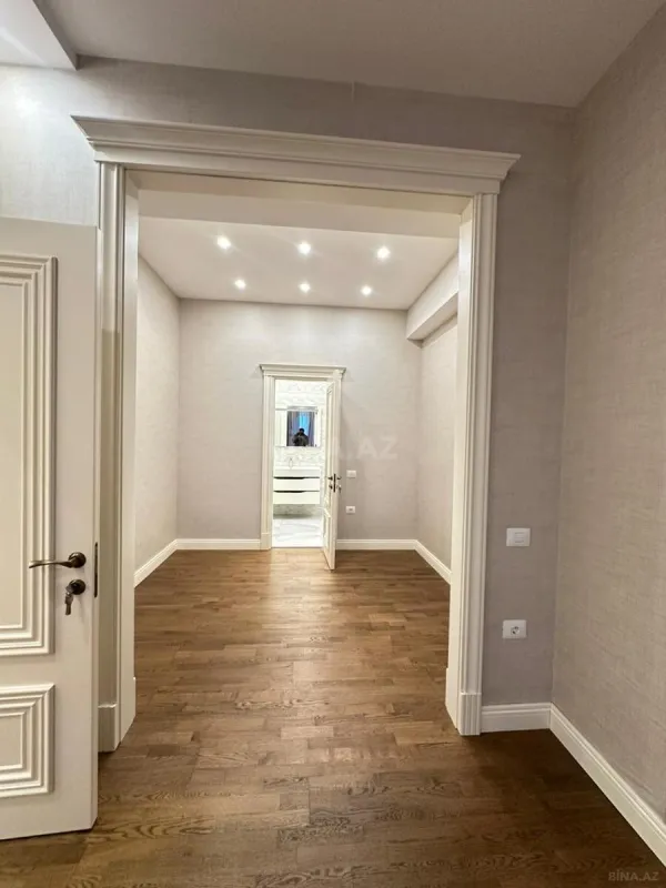 Kirayə verilir 5 otaqlı mənzil 220 m²