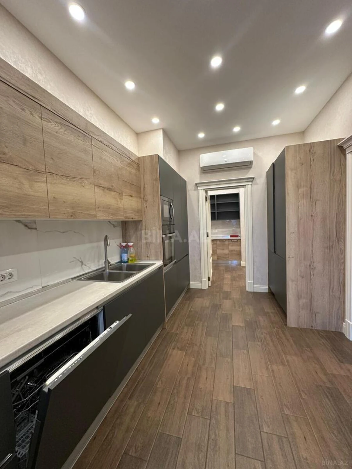 Kirayə verilir 5 otaqlı mənzil 220 m²