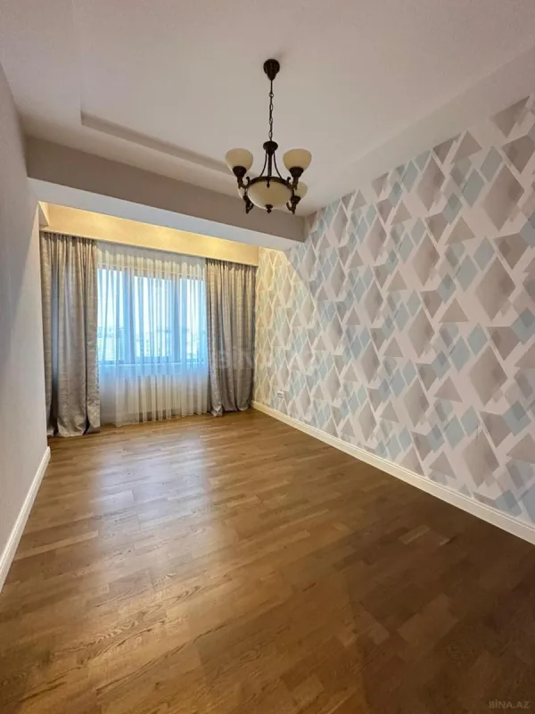 Kirayə verilir 5 otaqlı mənzil 220 m²