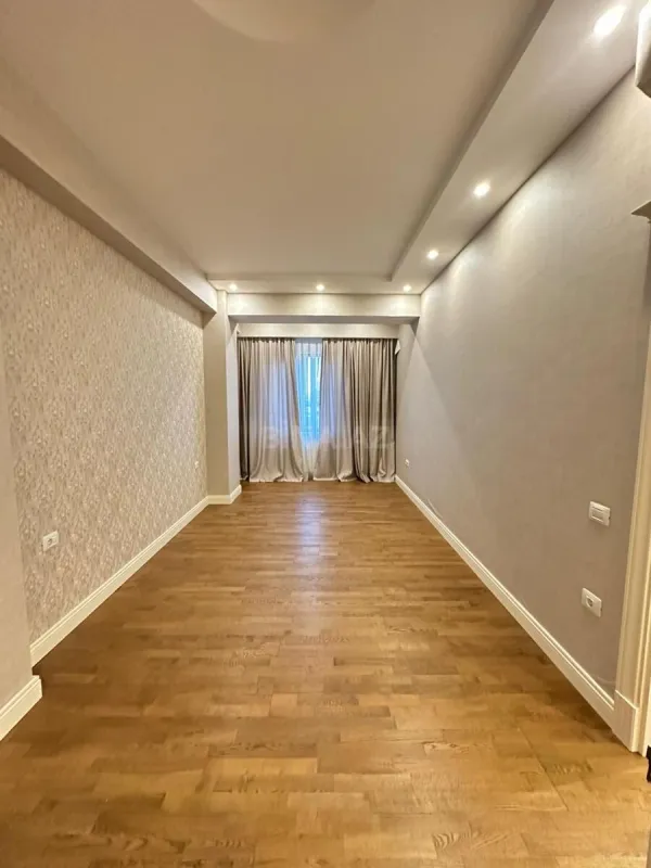 Kirayə verilir 5 otaqlı mənzil 220 m²