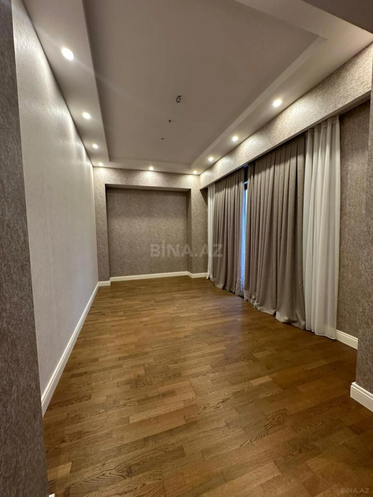 Kirayə verilir 5 otaqlı mənzil 220 m²