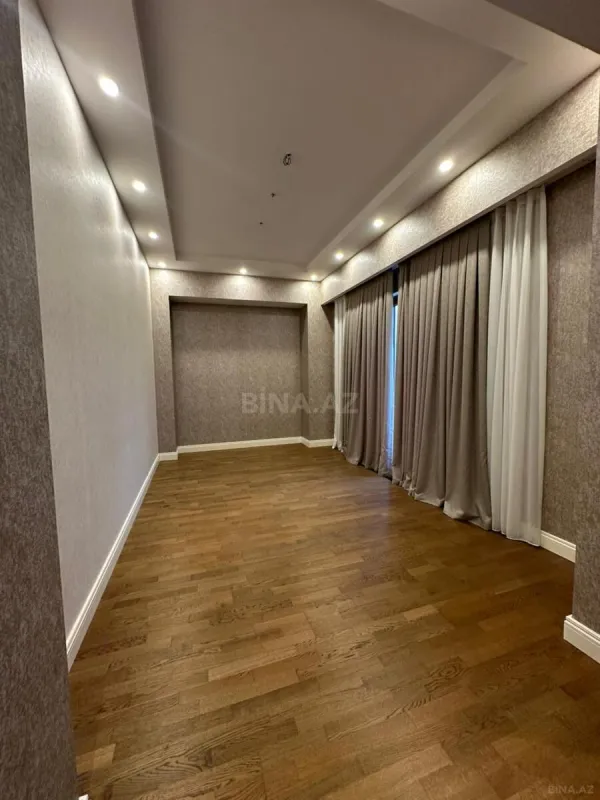 Kirayə verilir 5 otaqlı mənzil 220 m²
