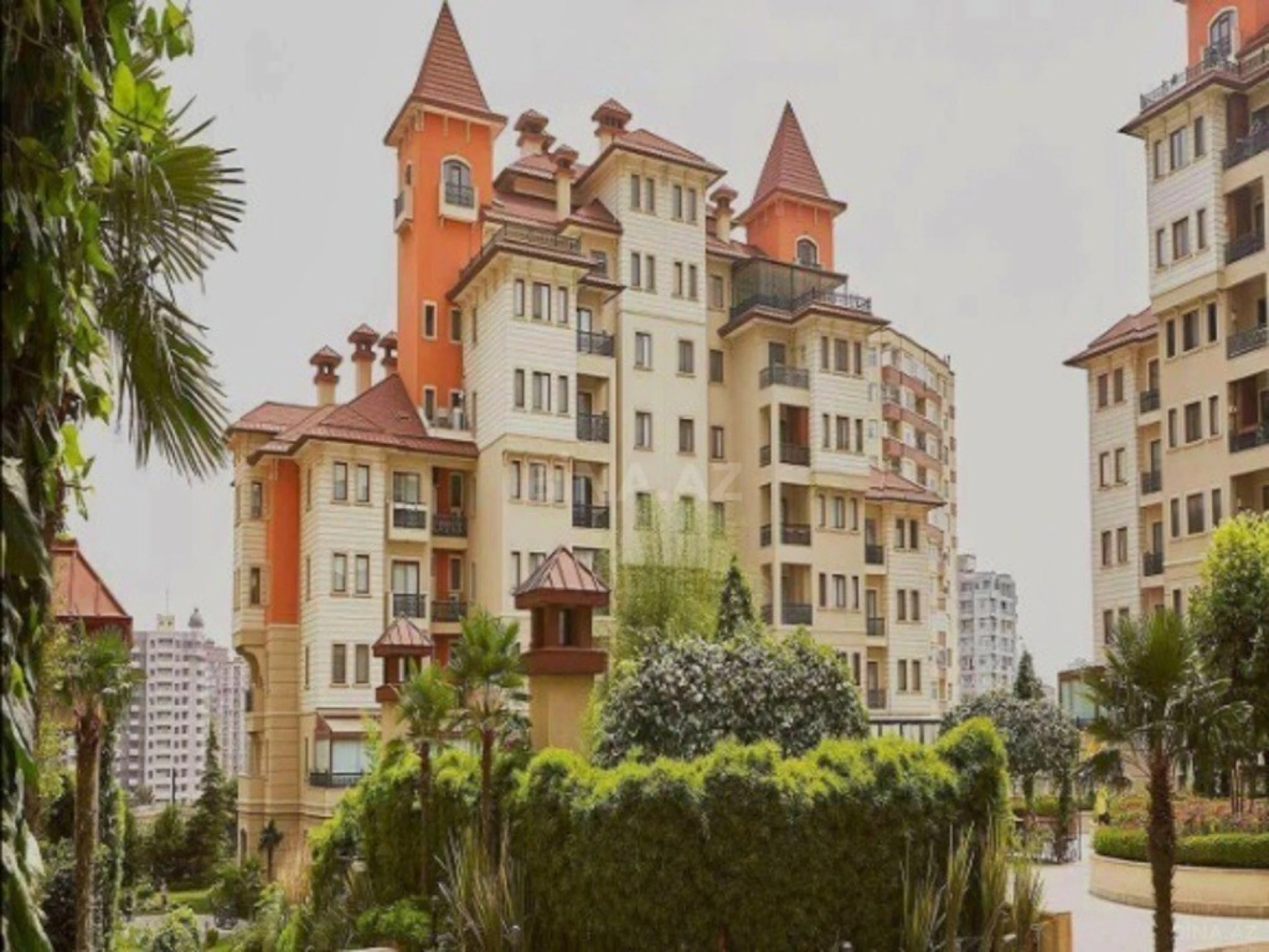 Kirayə verilir 5 otaqlı mənzil 220 m²