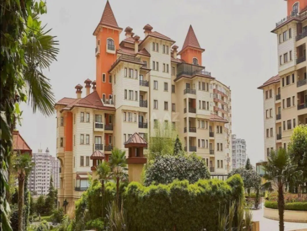 Kirayə verilir 5 otaqlı mənzil 220 m²