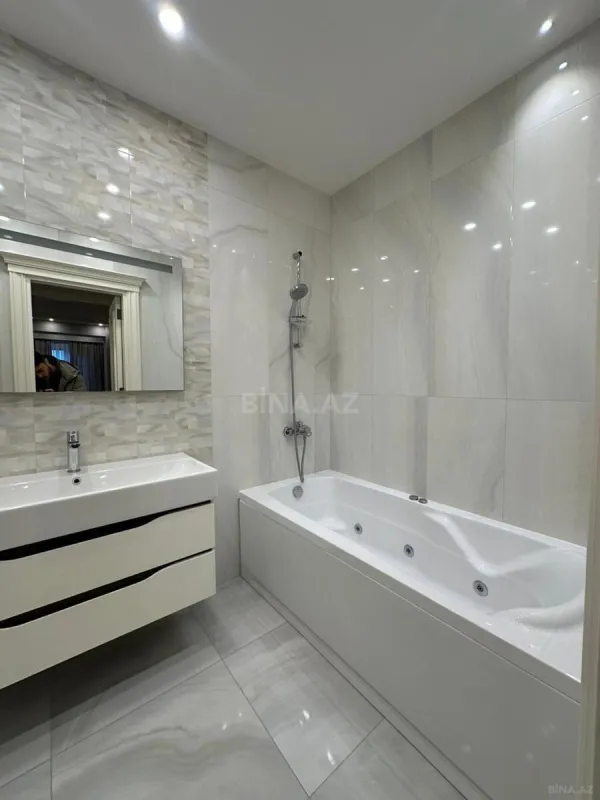 Kirayə verilir 5 otaqlı mənzil 220 m²