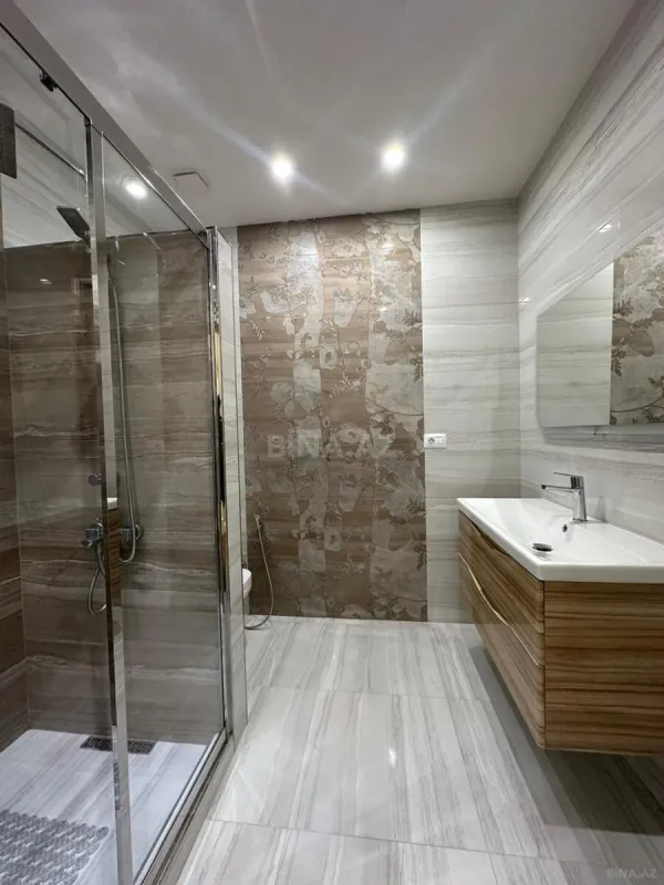 Kirayə verilir 5 otaqlı mənzil 220 m²