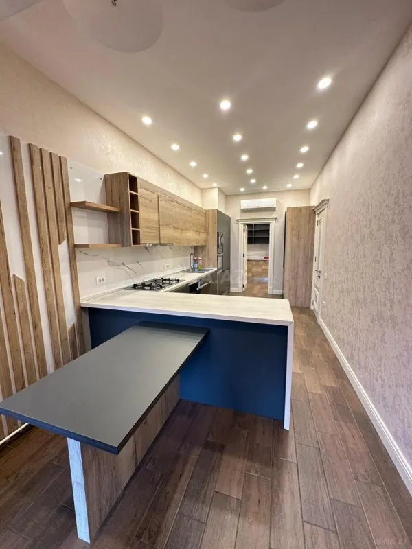 Kirayə verilir 5 otaqlı mənzil 220 m²
