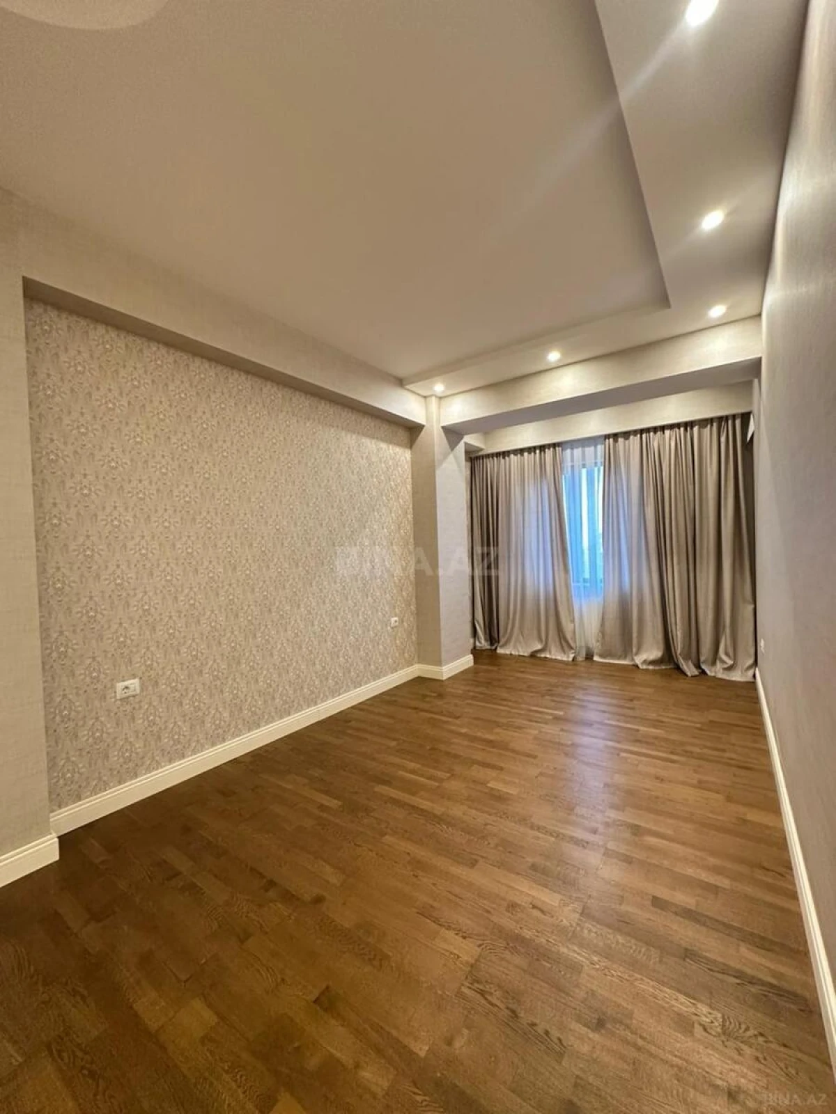Kirayə verilir 5 otaqlı mənzil 220 m²