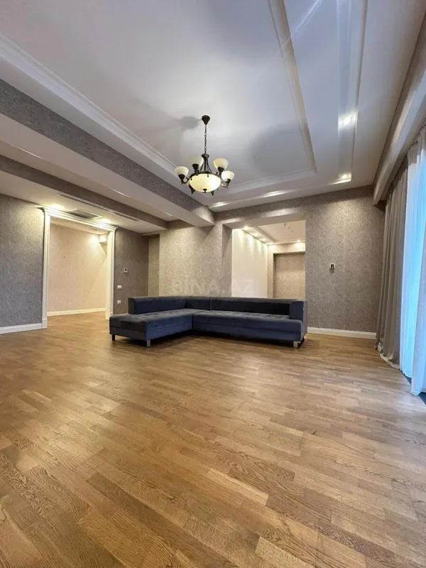 Kirayə verilir 5 otaqlı mənzil 220 m²