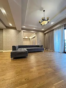 Kirayə verilir 5 otaqlı mənzil 220 m²