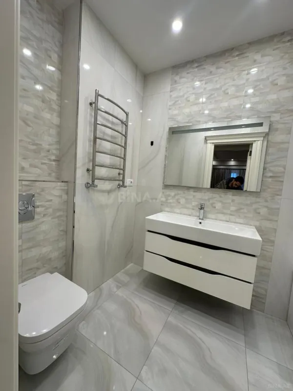 Kirayə verilir 5 otaqlı mənzil 220 m²