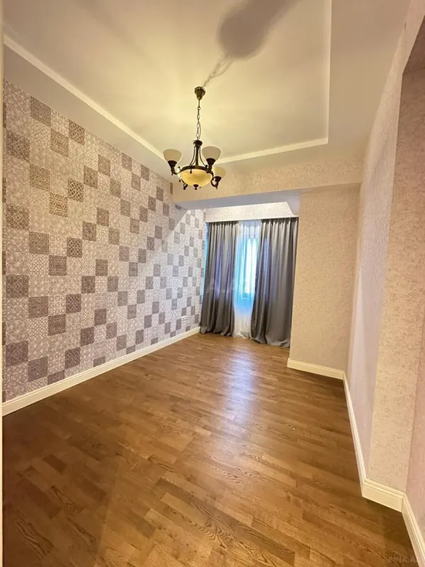 Kirayə verilir 5 otaqlı mənzil 220 m²