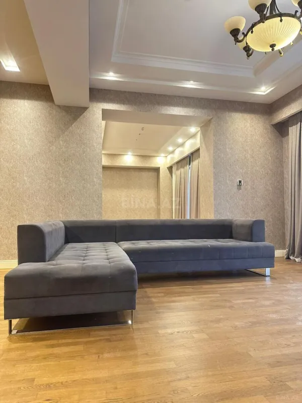 Kirayə verilir 5 otaqlı mənzil 220 m²