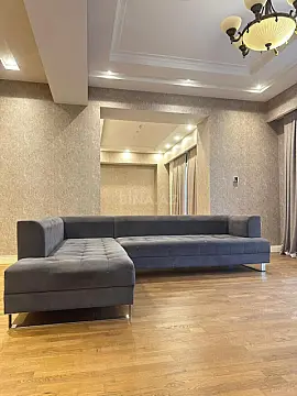 Kirayə verilir 5 otaqlı mənzil 220 m²