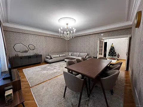 Satılır 4 otaqlı mənzil 156 m²