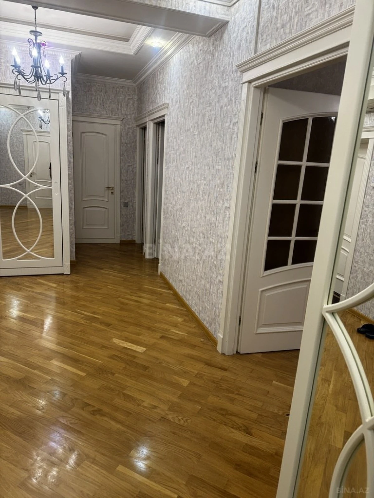Satılır 4 otaqlı mənzil 156 m²