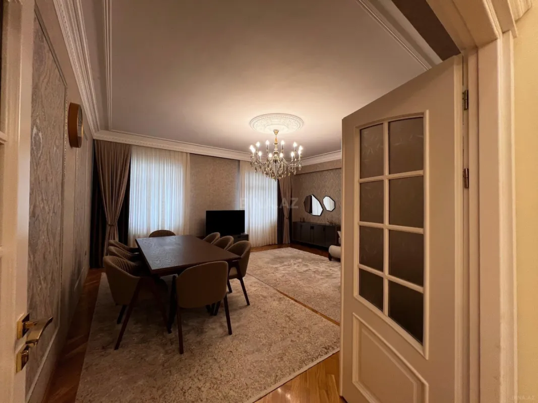 Satılır 4 otaqlı mənzil 156 m²