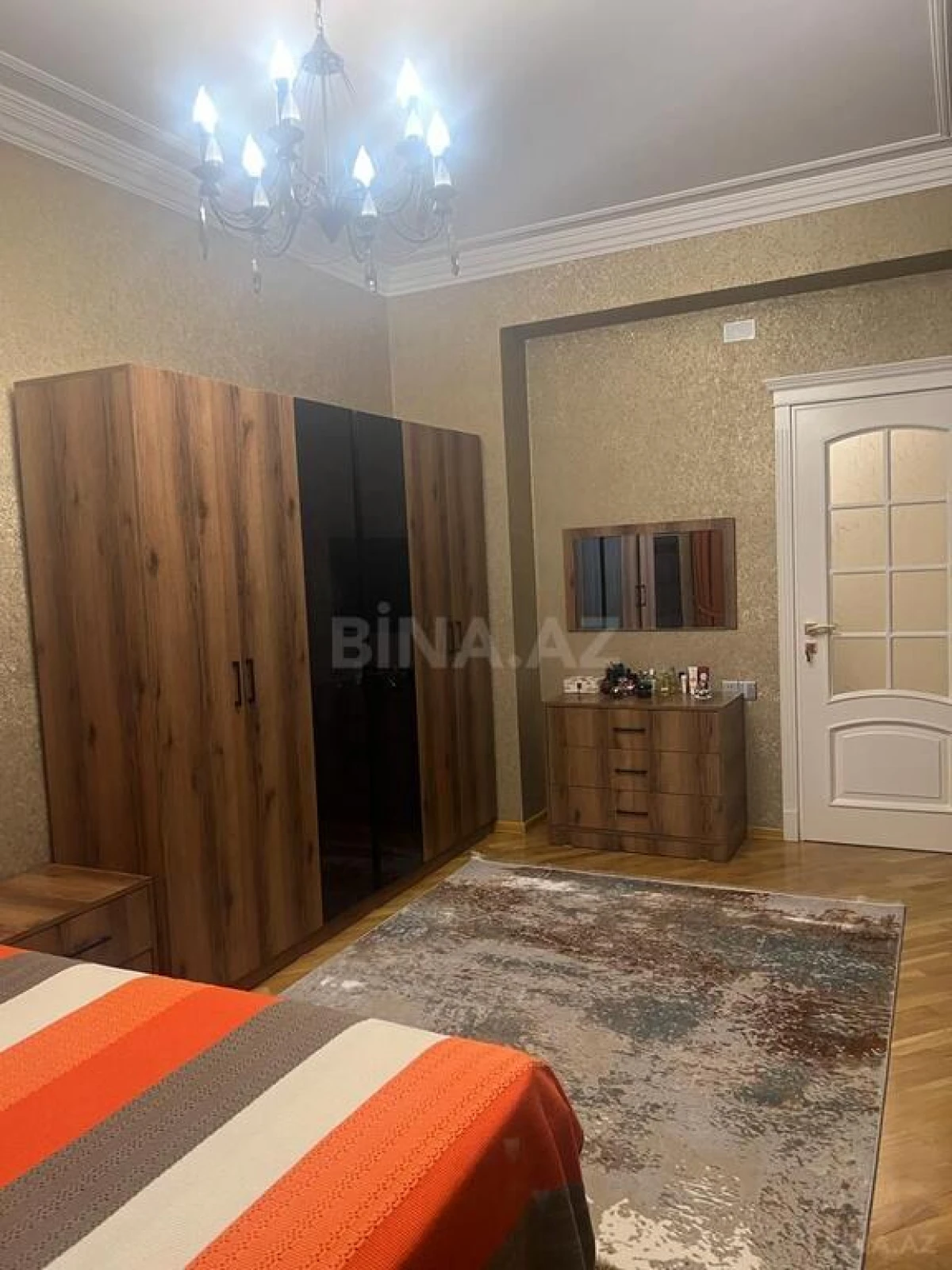 Satılır 4 otaqlı mənzil 156 m²