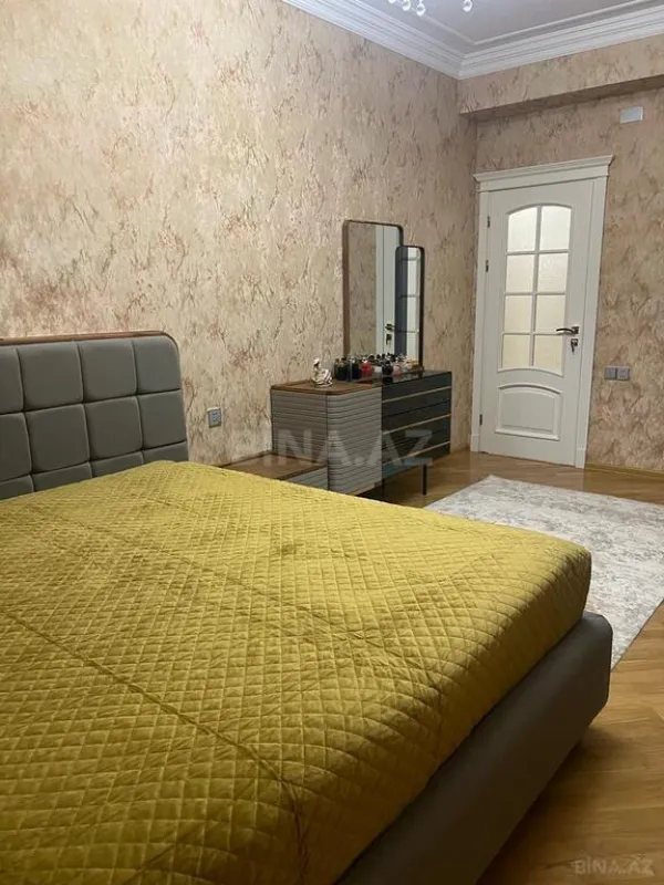 Satılır 4 otaqlı mənzil 156 m²