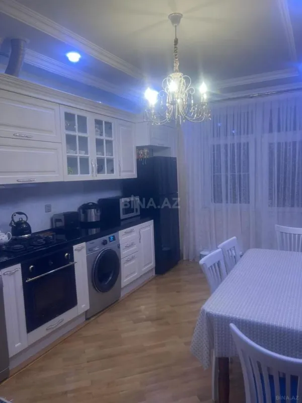 Satılır 4 otaqlı mənzil 156 m²