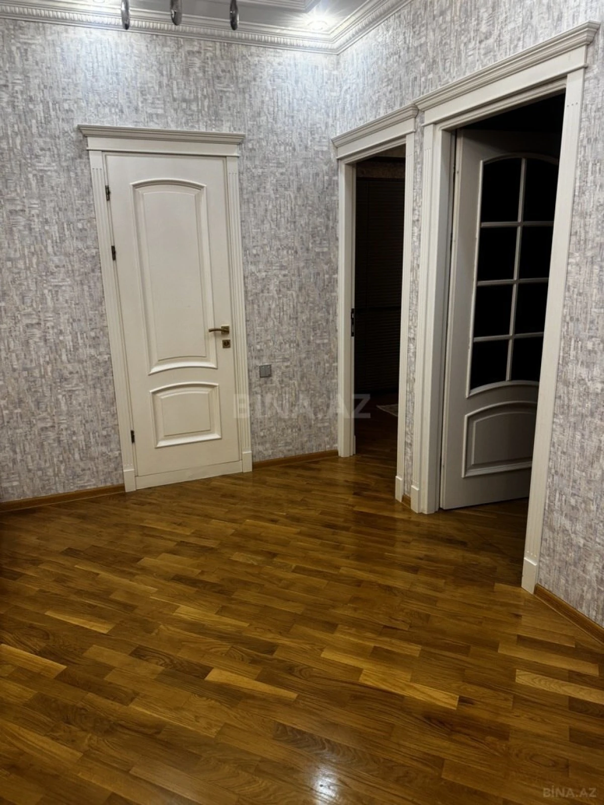 Satılır 4 otaqlı mənzil 156 m²