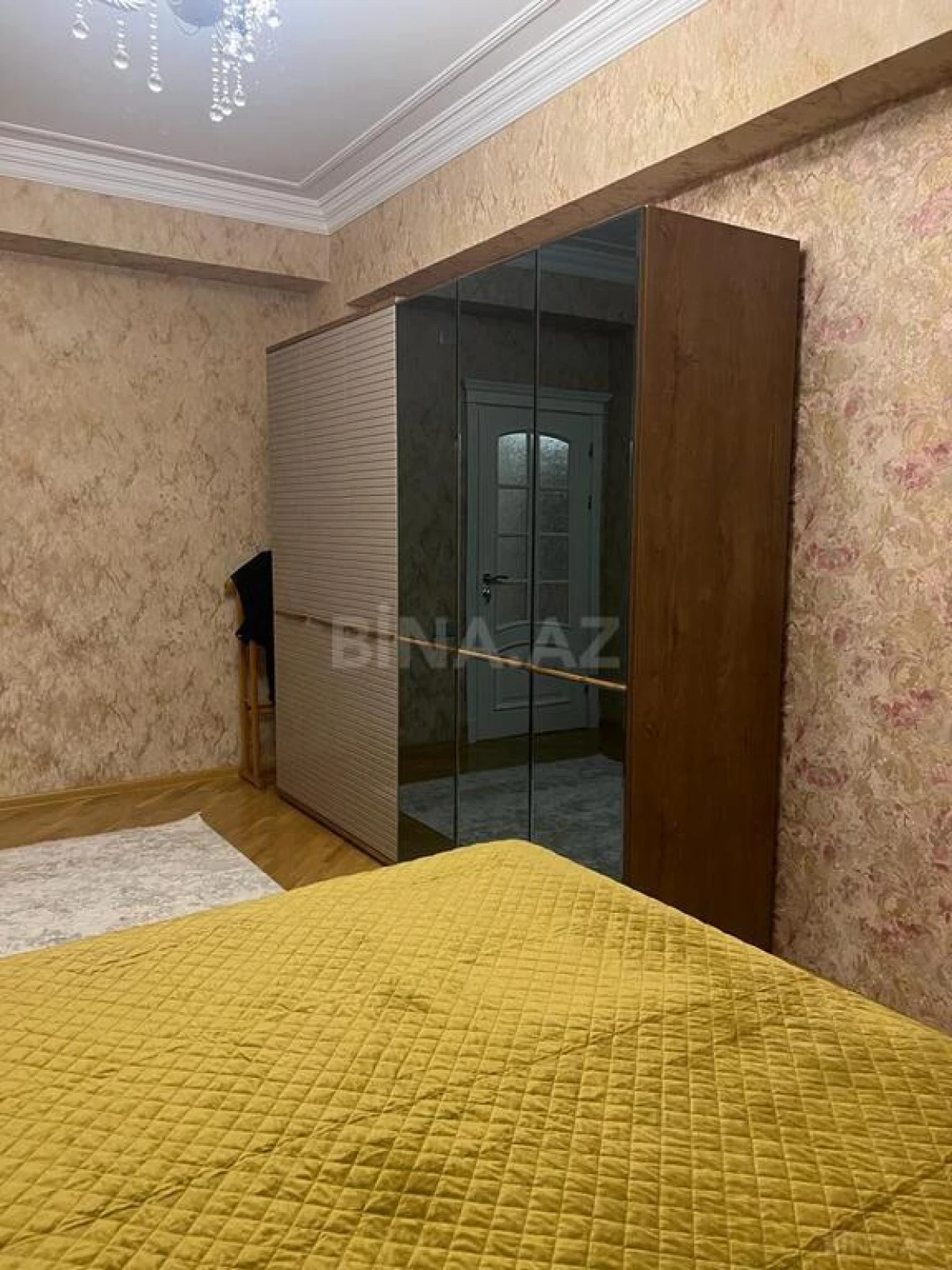Satılır 4 otaqlı mənzil 156 m²