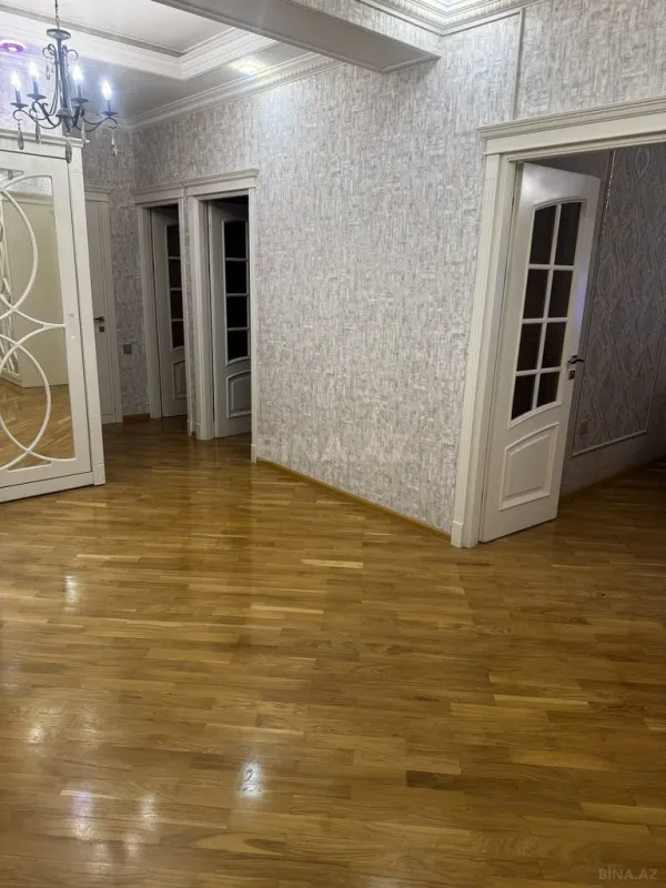 Satılır 4 otaqlı mənzil 156 m²