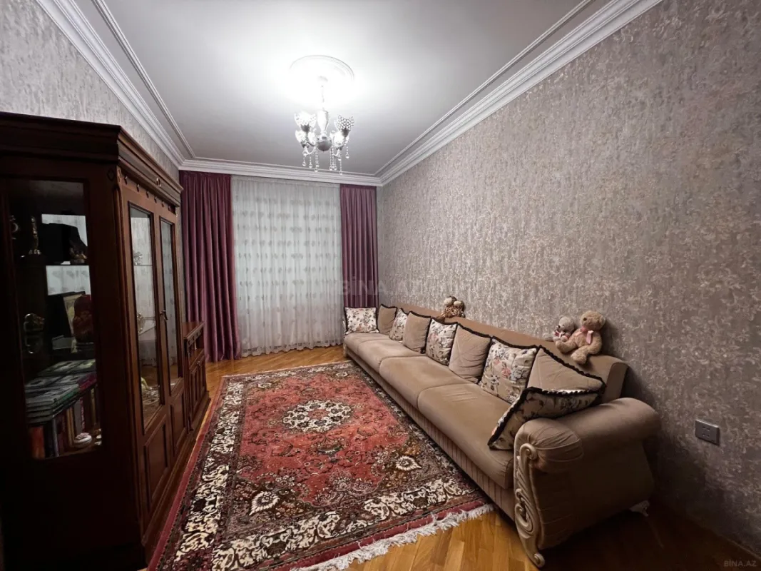 Satılır 4 otaqlı mənzil 156 m²