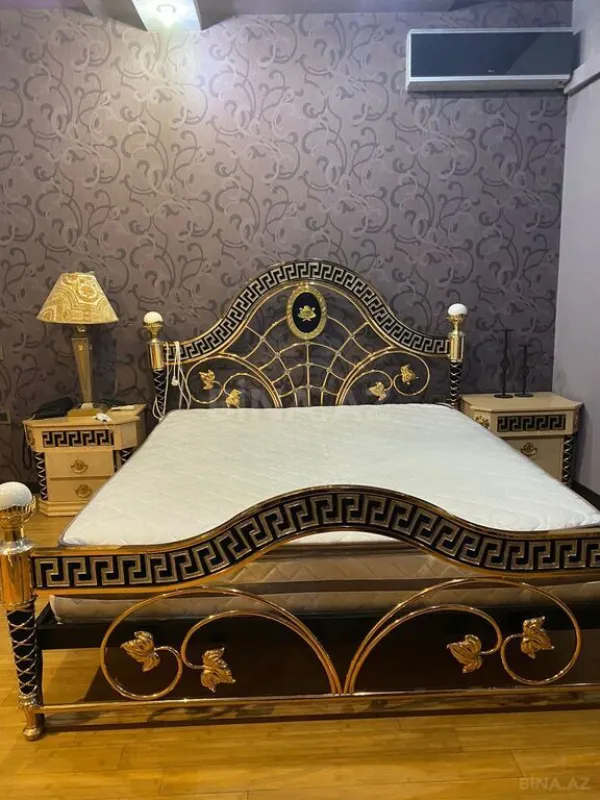 Satılır 3 otaqlı mənzil 130 m²