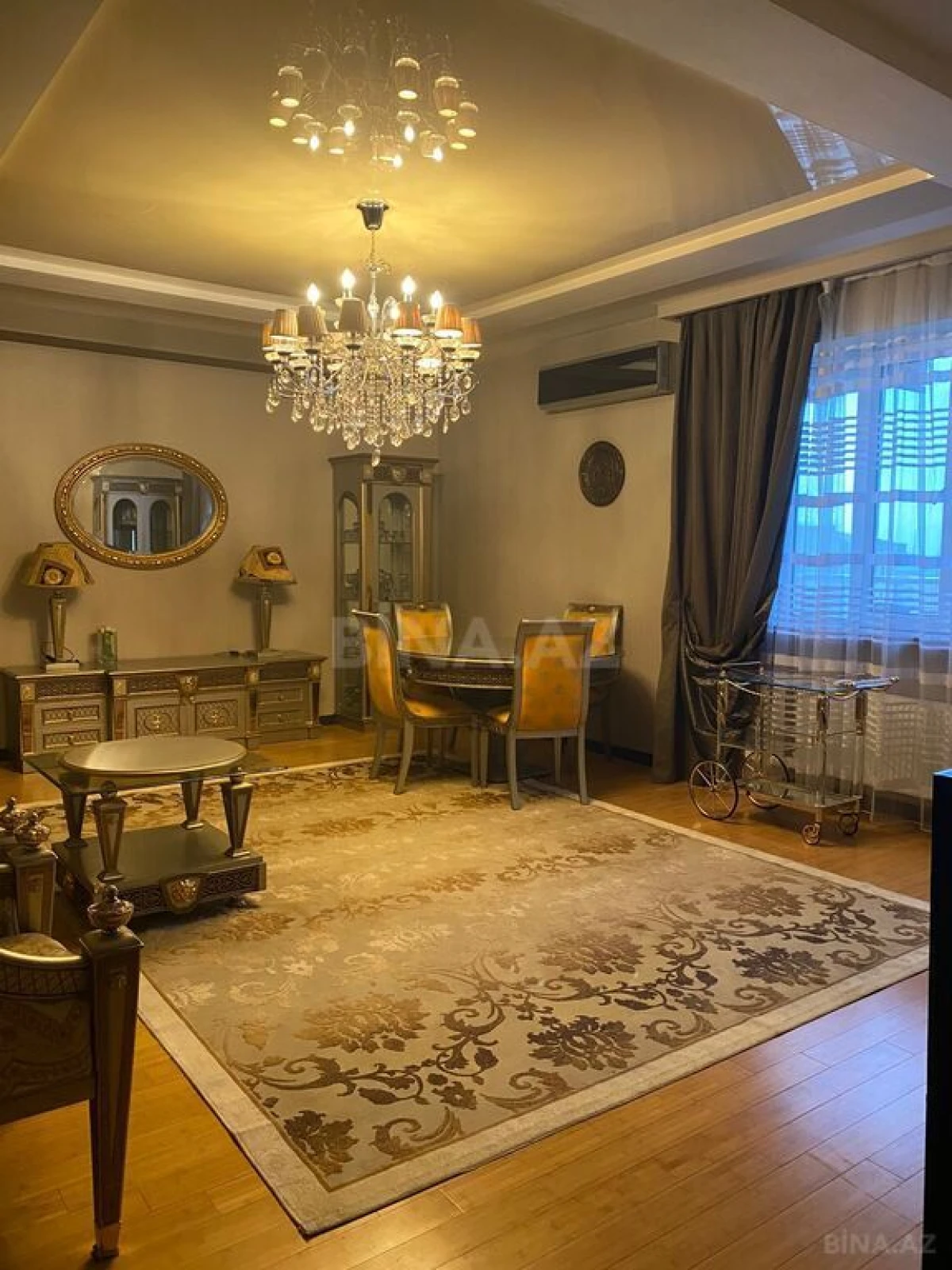 Satılır 3 otaqlı mənzil 130 m²