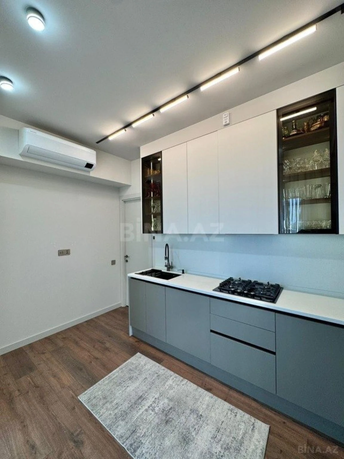 Satılır 3 otaqlı mənzil 127 m²