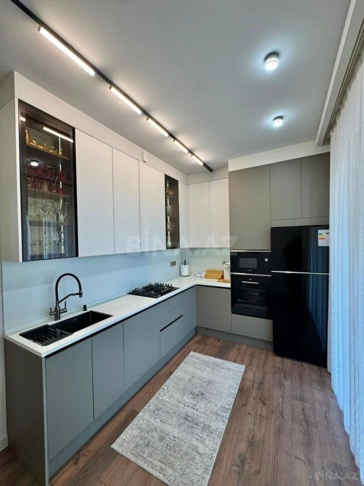 Satılır 3 otaqlı mənzil 127 m²