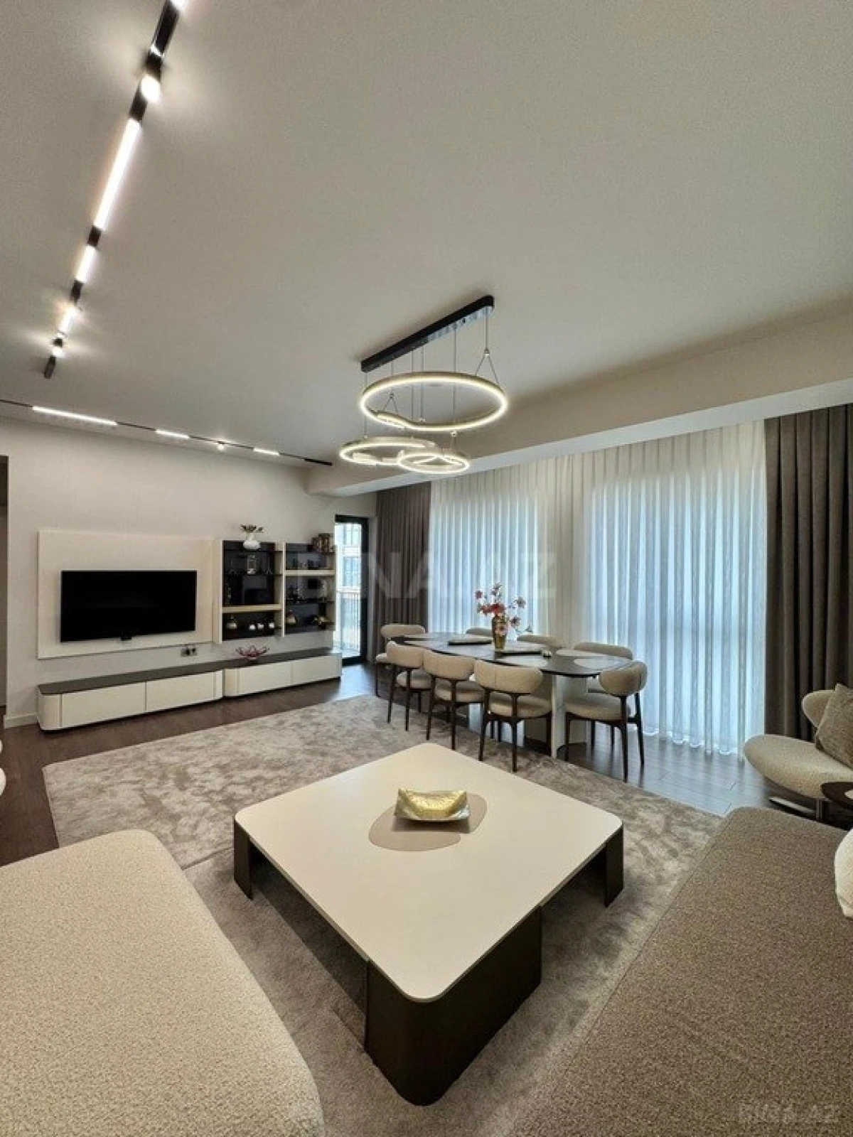 Satılır 3 otaqlı mənzil 127 m²